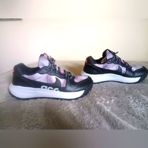 NIKE ACG LOWCATE. Wolf Grey Hyper Pink. Size 10.5. DR1030-020. 2022